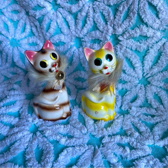 Vintage Salt & Pepper shaker set kitty cats anthropomorphic big eye cats - Picture 1 of 8